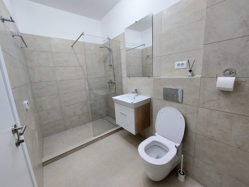 Doua camere, 2 balcoane, mobilat, parcare subsol inclusa, 3 minute Metrou Pacii